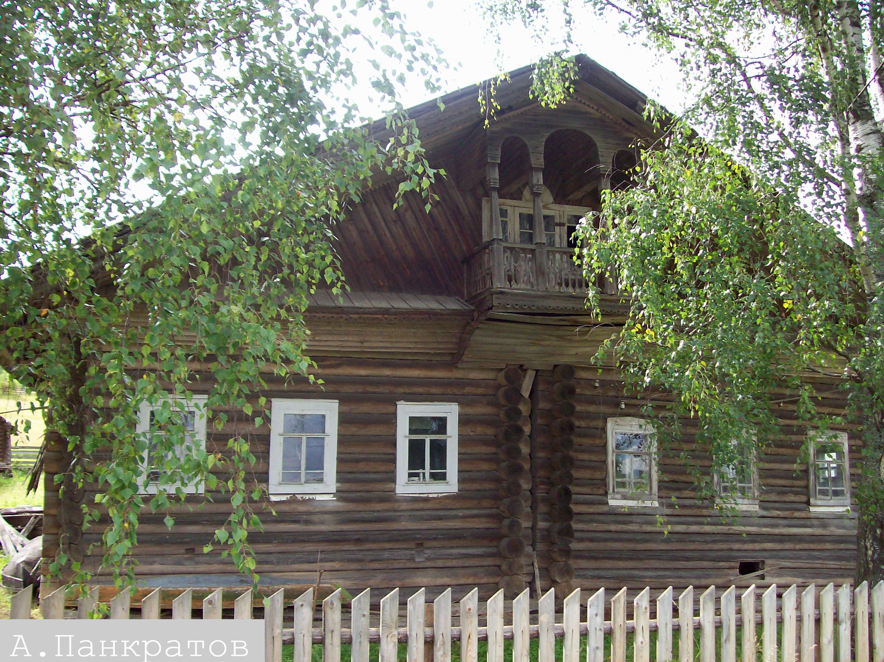 Лопотово. Дом с балконом